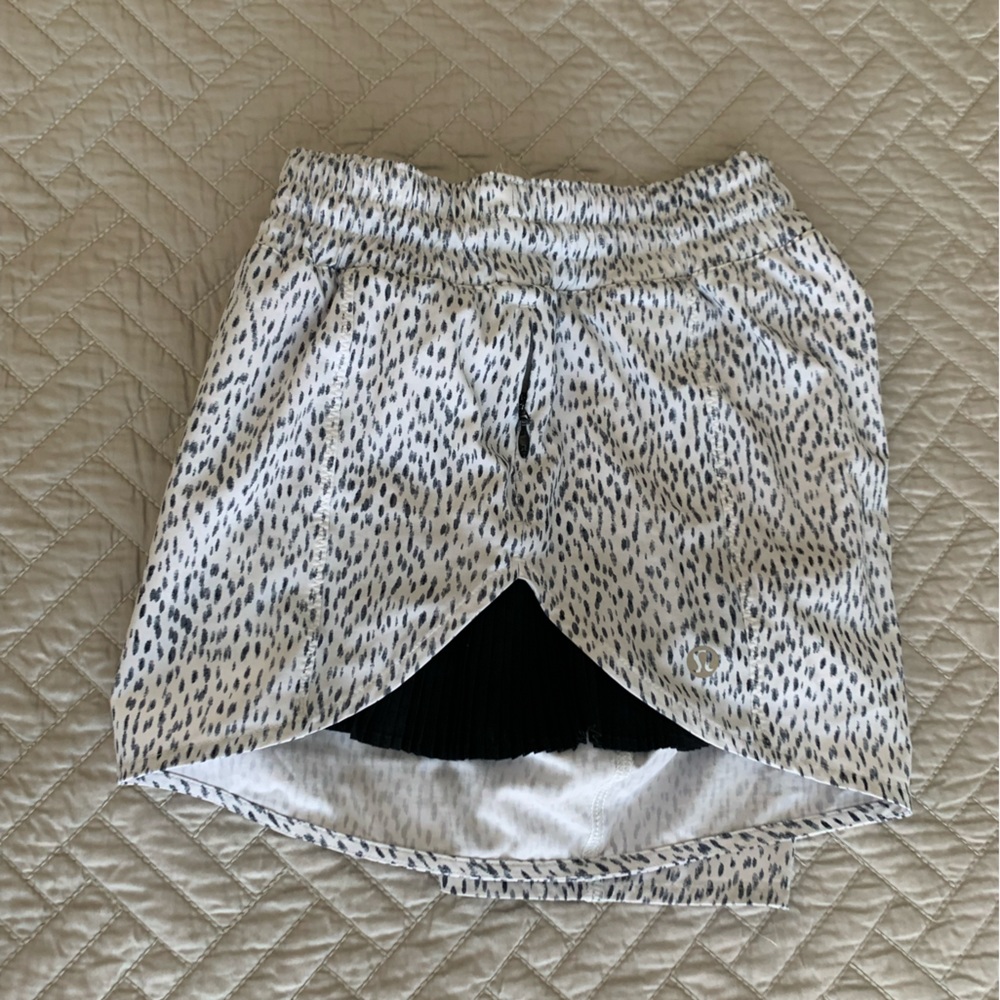 Lululemon Patterned and Pleated Shorts size 6